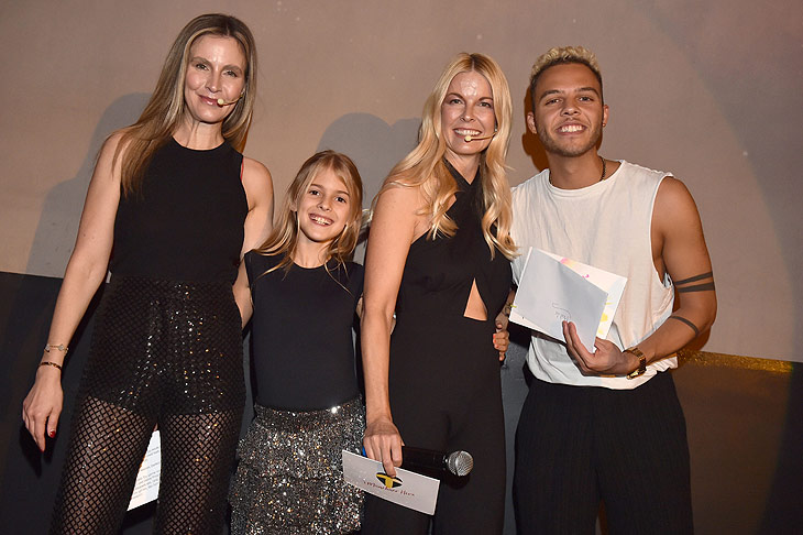 Tina Kaiser und Tochter mit  Malik Harris und Viola Weiss bei der Benefiz Gala zugunsten der Stiftung „S´Münchner Herz“ im Filmcasino in München am 29.10.2025 (©Foto: BrauerPhotos / Goran Nitschke) 